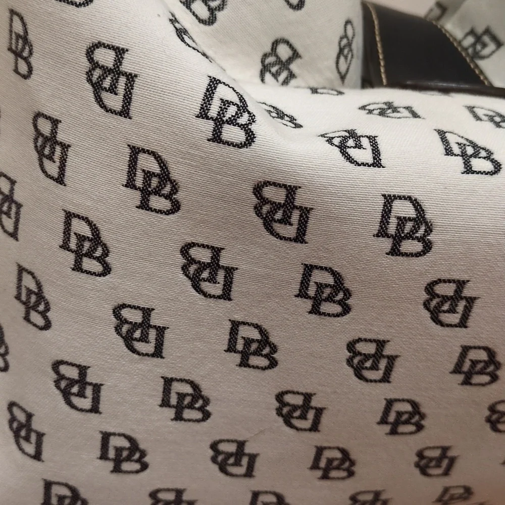 Dooney & Bourke White And Black monogtam Shoulder Hobo Bag Turnlock With Dustbag - Picture 5 of 17